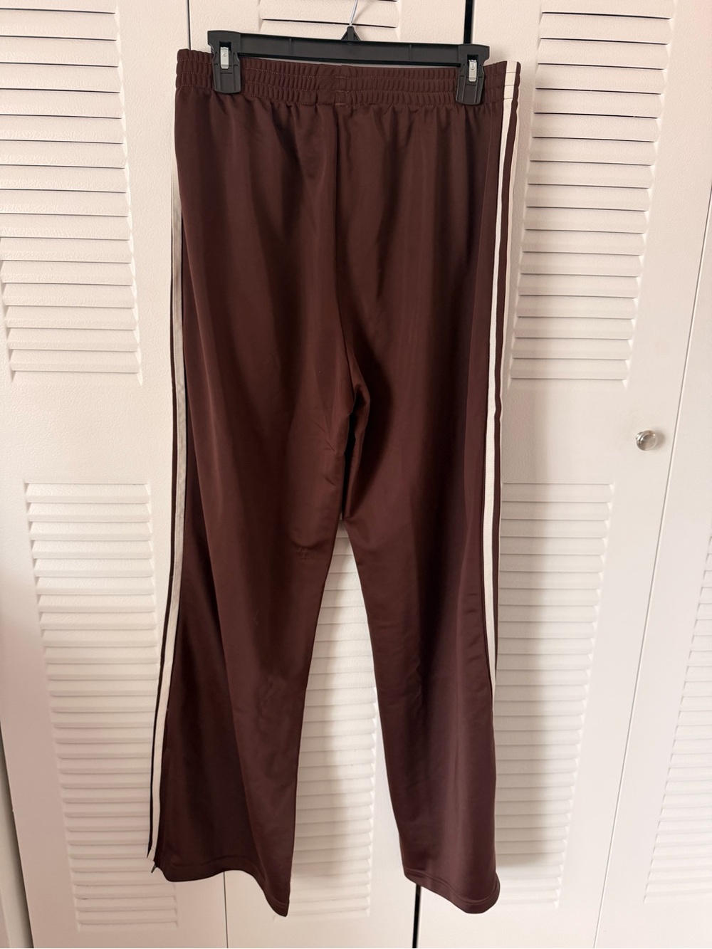 NWOT ADIDAS Women’s Originals Firebird Loose track pants in brown/white - Picture 6 of 10